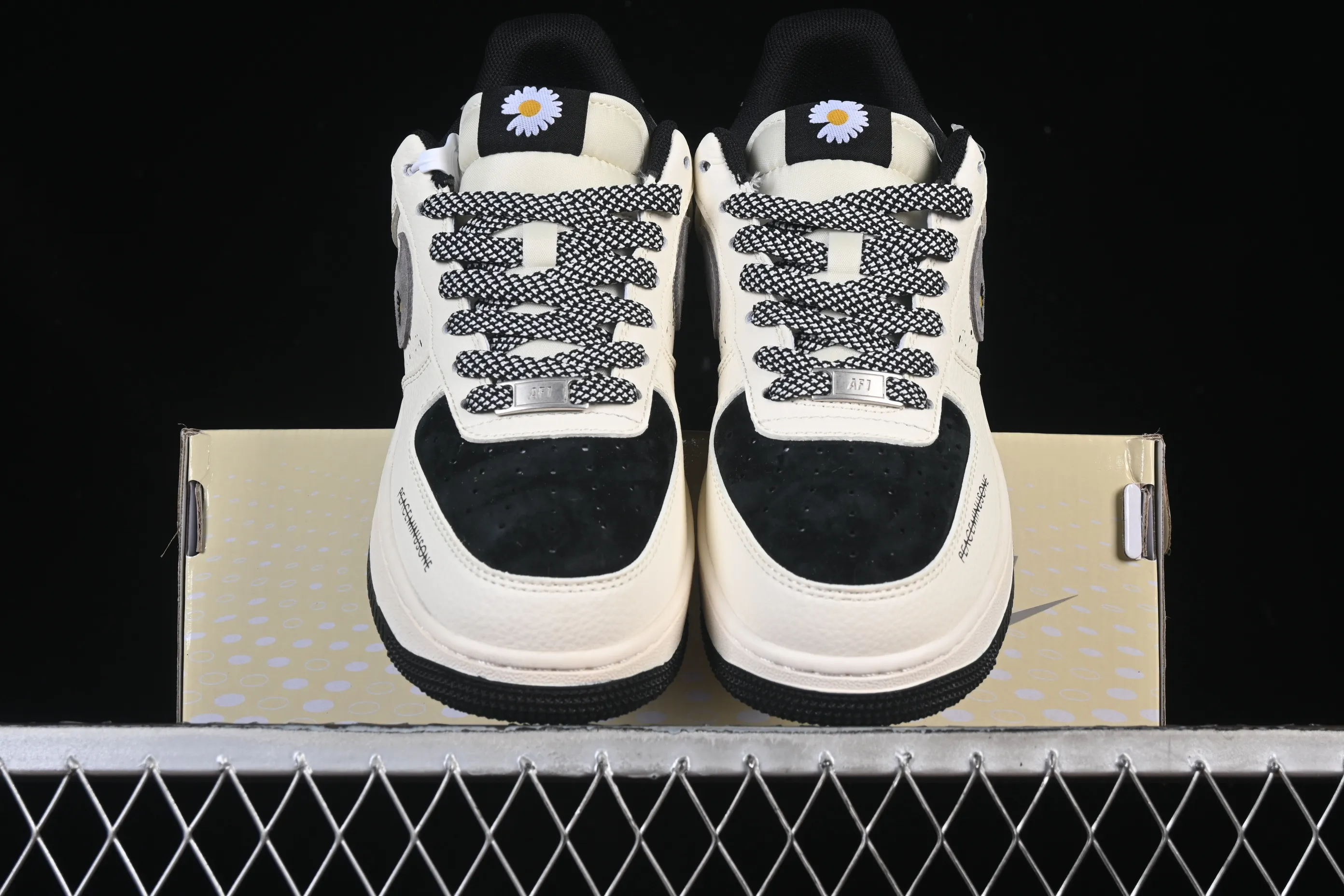 All Categories Nk Air Force 1 Air Force Series Nk Air Force 1 Low Air Force Low Nike Air Force 1'07 Low G-Dragon Co-branded Daisy Beige Black Gray Air Force 1 Low-top Casual Sneakers QW5606-265